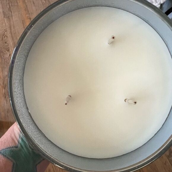 BBW Exclusive Stranger Things Lmtd Edition 3Wick Candle Eddie’s Leather Jacket - Picture 4 of 7